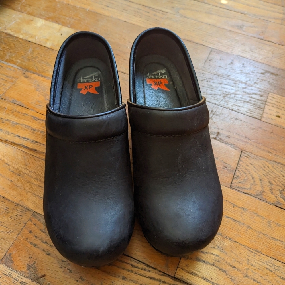 Dansko XP clogs women's size 36 (US 6)